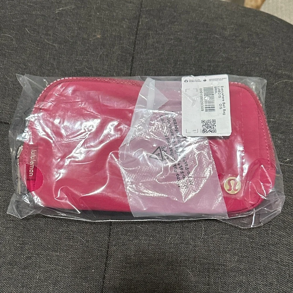 BRAND NEW UNOPENED- Lululemon Dark Pink Everywhere Belt Bag - Picture 1 of 4